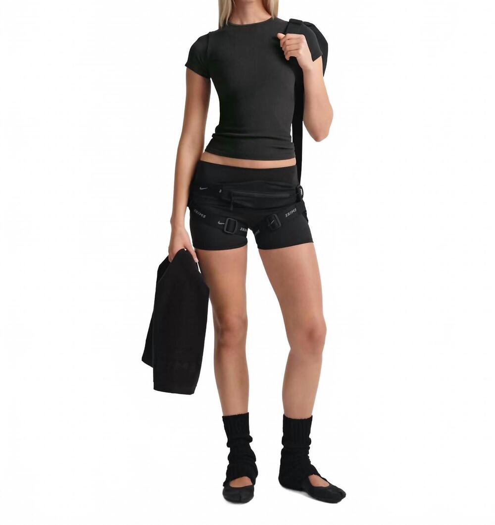 NEW NIKESKIMS ribbed seamless short sleeve top in nskm obsidian/nskm armor